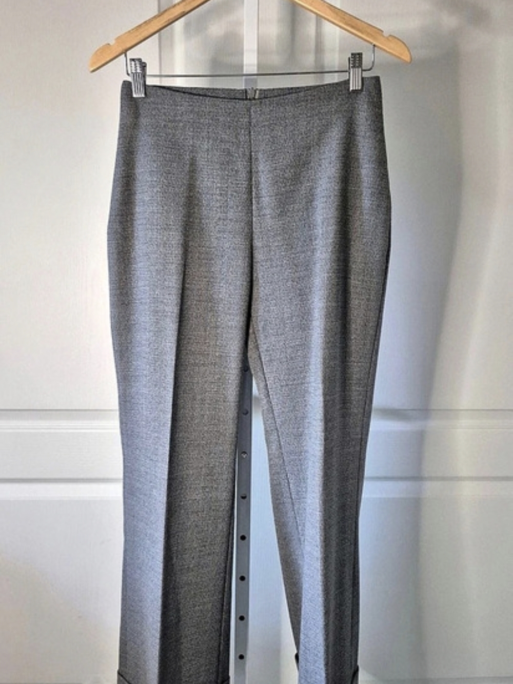 Andy Thè Anh Gray Straight Leg Pants Size 6 Like New